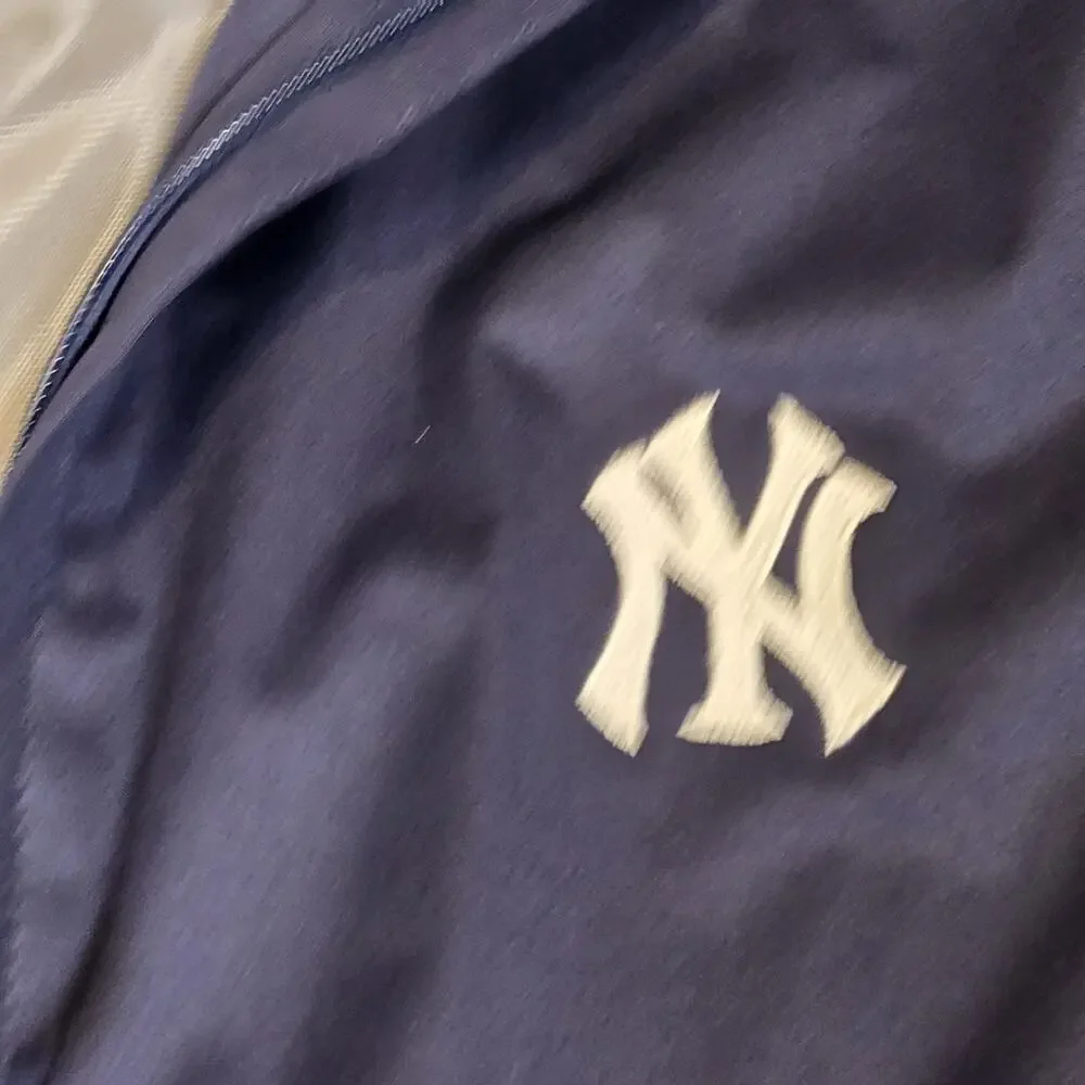 New York Yankees full-zip lightweight windbreaker jacket -Antigua Brand Mens Med